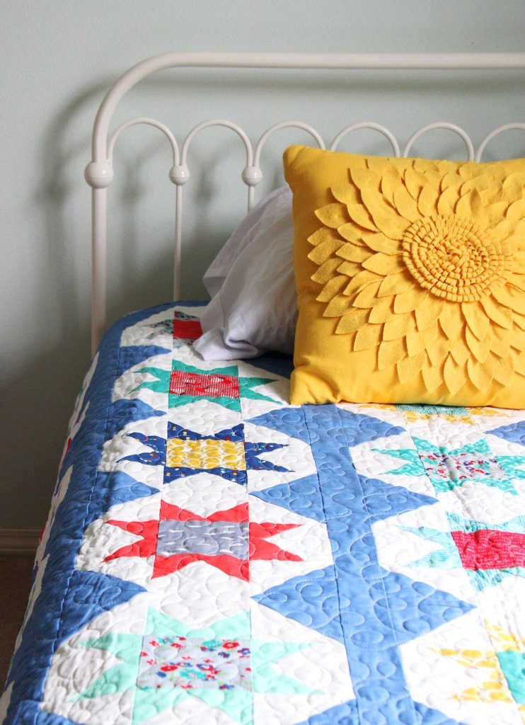 PATTERN STARSTRUCK by Cluck Cluck Sew a Fat Quarter Quilt in 5 sizes