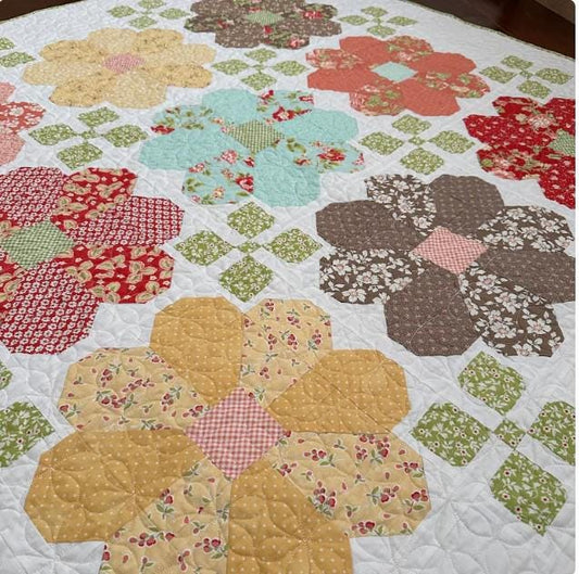 PATTERN Gardenia Quilt by The Pattern Basket